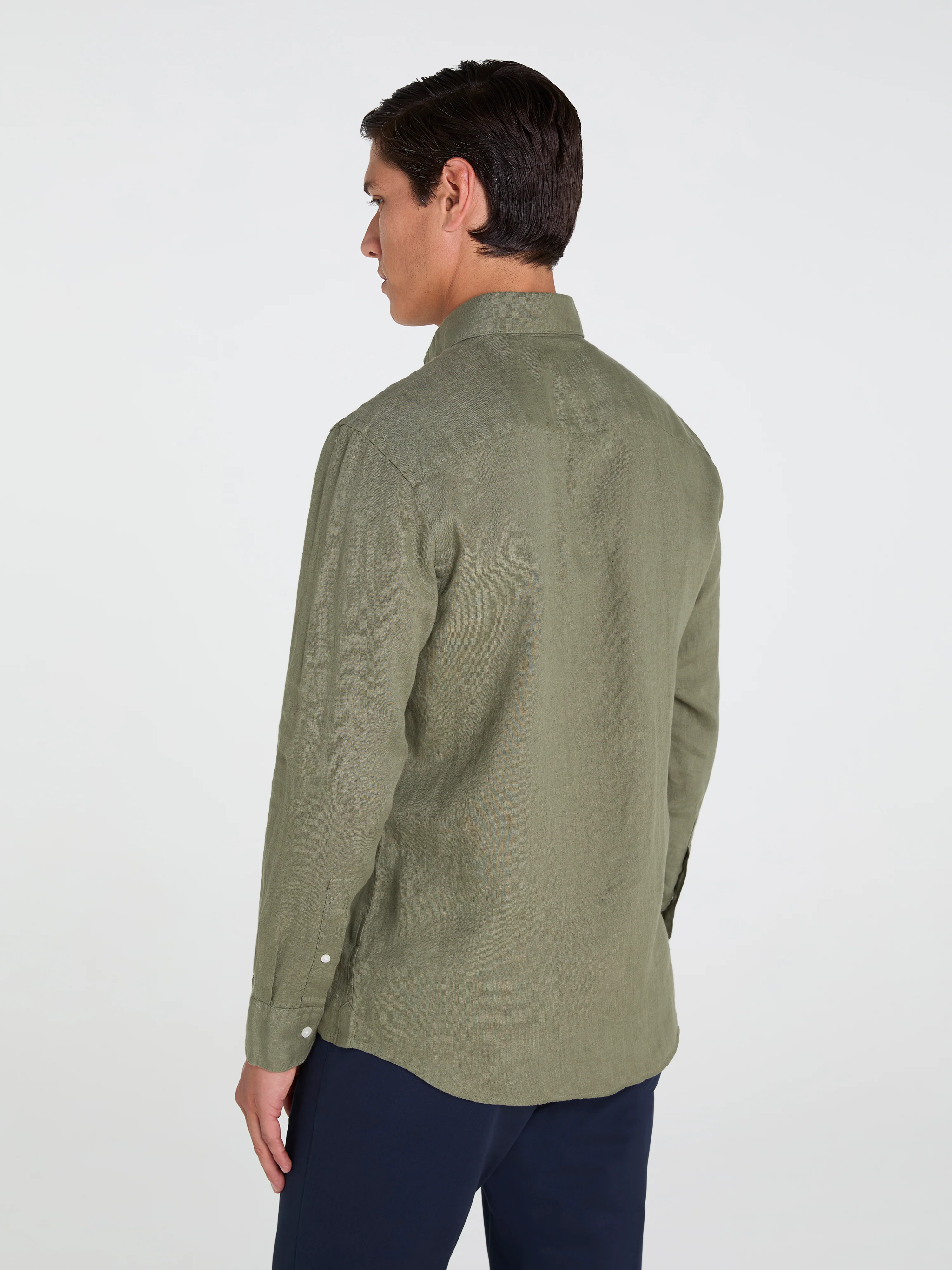 The Relaxed Linen Shirt - Image 4